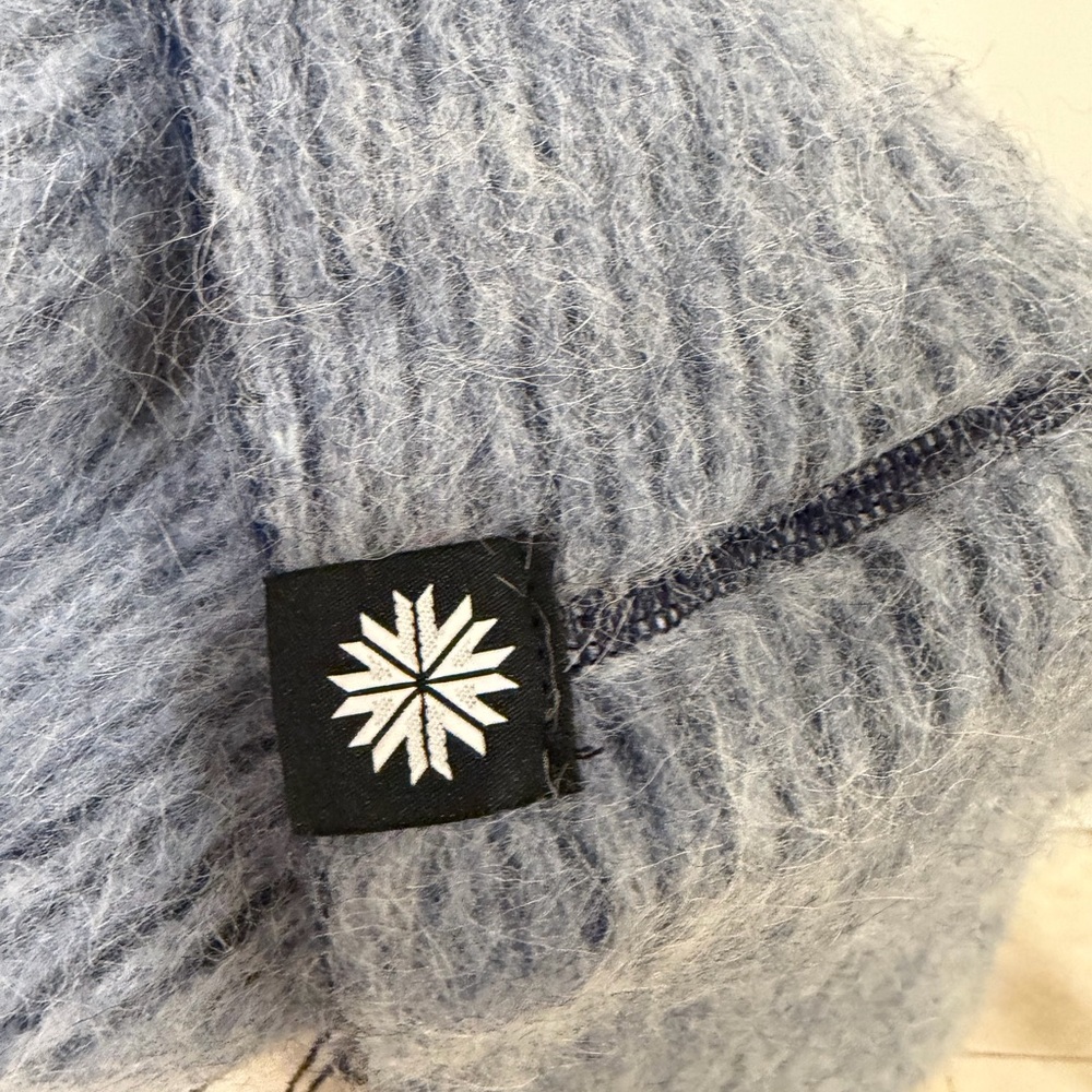 Elegant Blue Knit Snood and Hat Set Made Of Icelandic Wool 💙 - Picture 4 of 15
